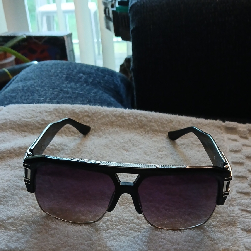 Stylish Black and Silver Men's Sunglasses